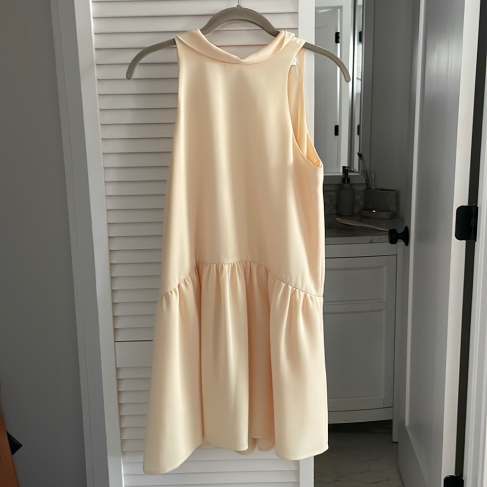 Elizabeth and James light yellow dress